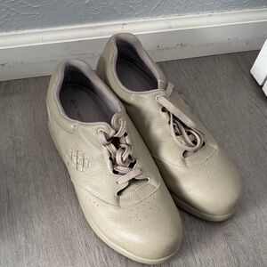 Men's pediatric walking shoes